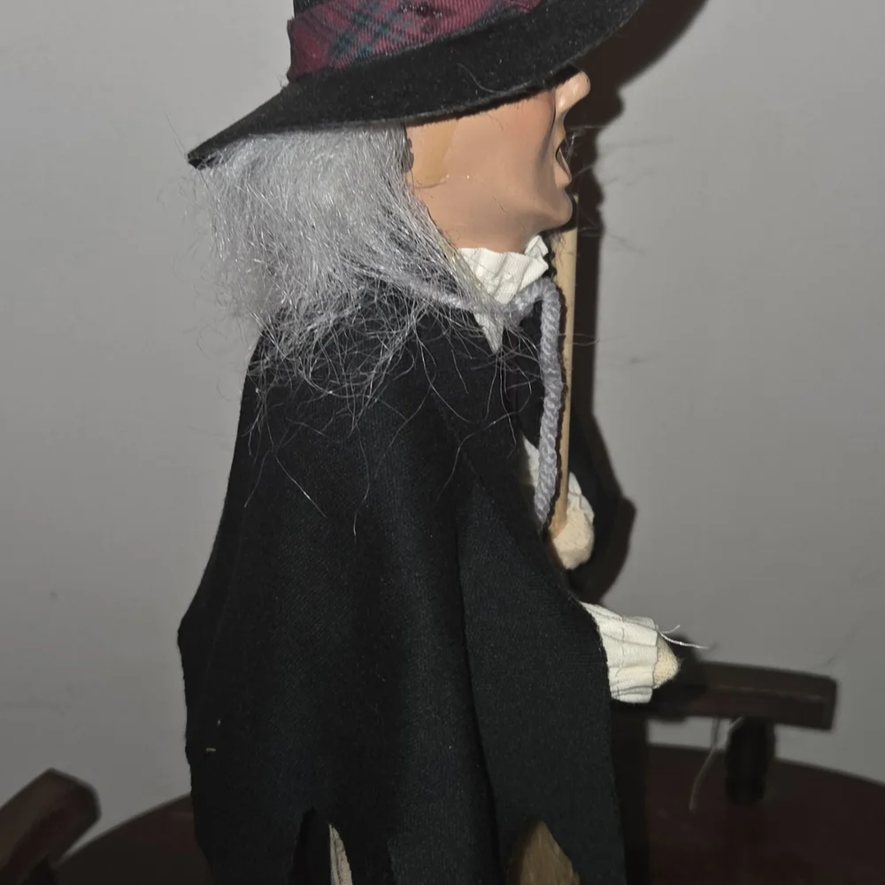 Byers Choice 2001 Classy Sassy Witch - Picture 3 of 8